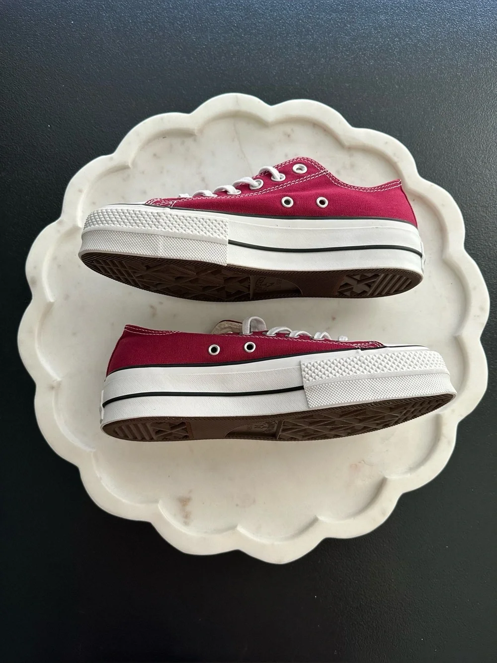 Women’s Burgundy Converse Canvas Sneakers Size 7 - Picture 3 of 7